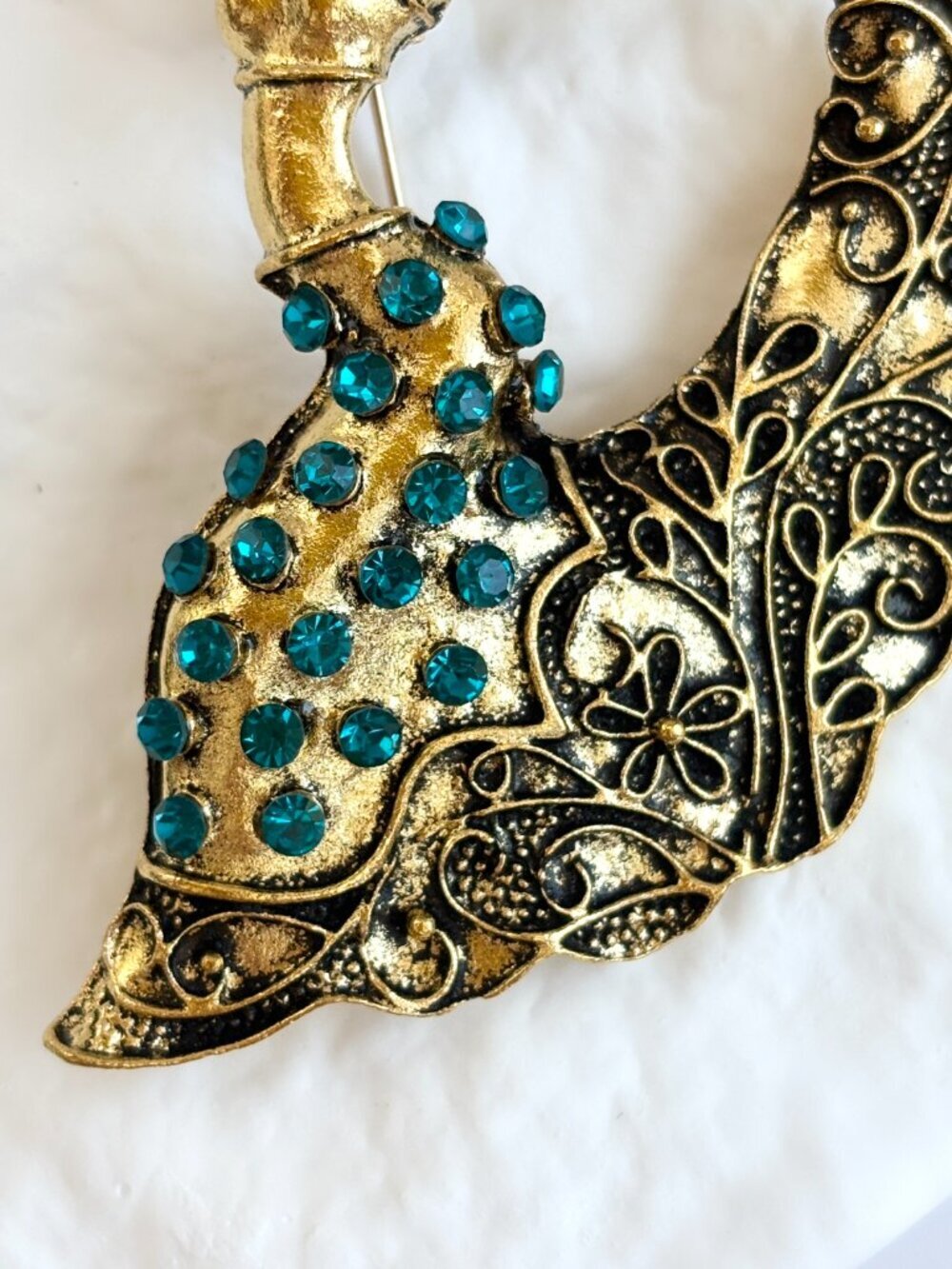 Mint Flamenco Dancer Peacock Gold Toned Textured Floral Vintage Style Brooch Pin - Picture 6 of 16